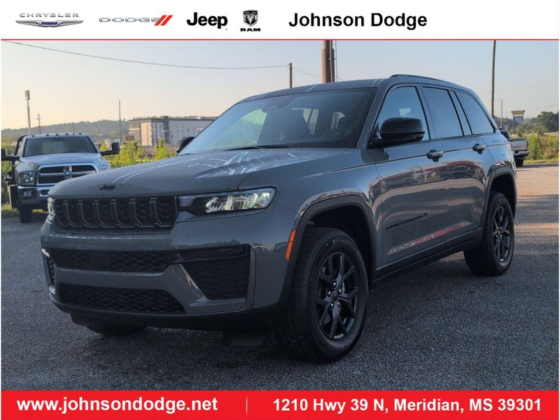 New 2027 Jeep Grand Cherokee Laredo AltitudeImage 1