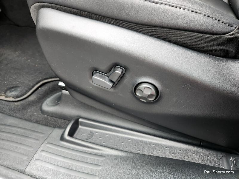 New 2026 Chrysler Voyager Lx