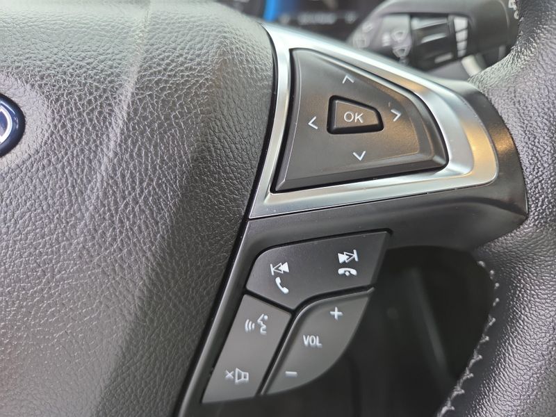 2022 Ford Edge SEL photo 29