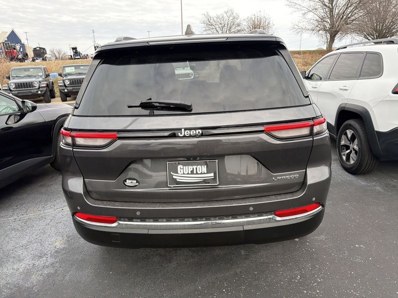 Used 2022 Jeep Grand Cherokee LaredoImage 9