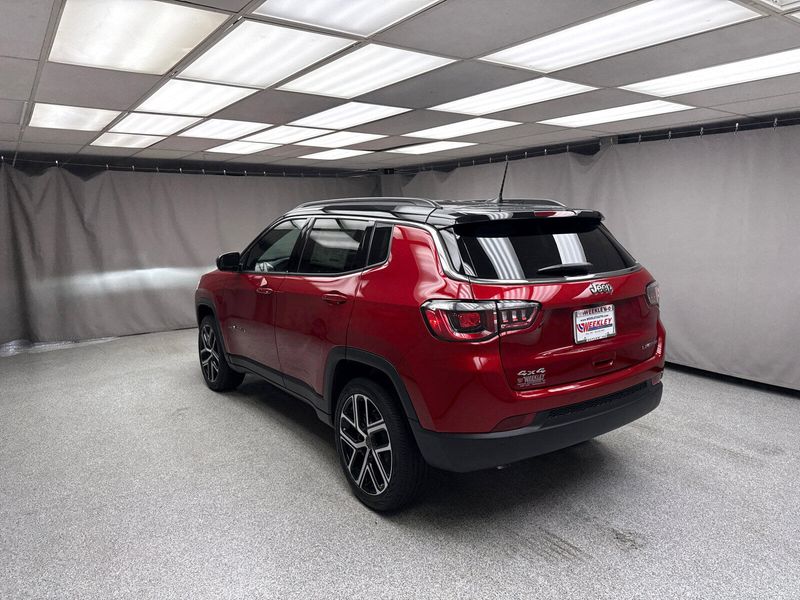 New 2025 Jeep Compass Limited 4x4Image 2