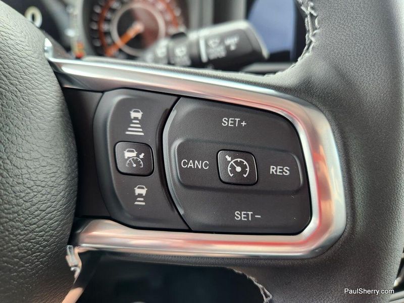2025 Jeep Wrangler 4-door SaharaImage 33