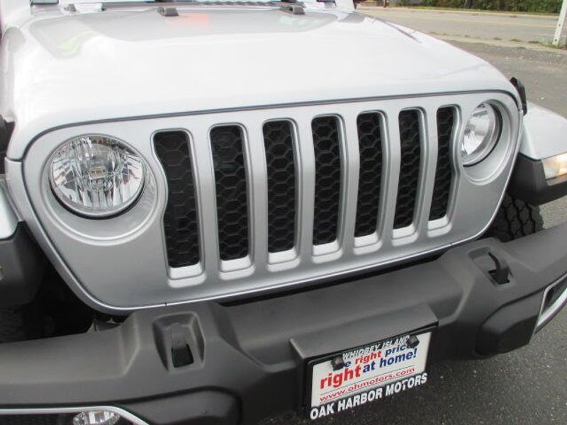 Used 2023 Jeep Gladiator OverlandImage 4