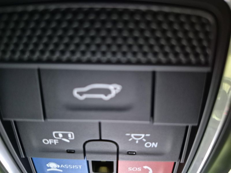 New 2025 Jeep Grand Cherokee L Limited 4x4Image 38