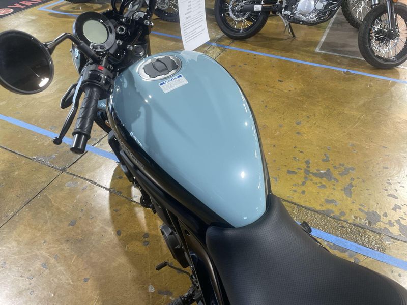 New 2025 Kawasaki ELIMINATOR SE ABS Image 17