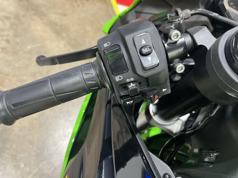 New 2025 Kawasaki NINJA ZX-6R ABS KRT EDITION Image 10