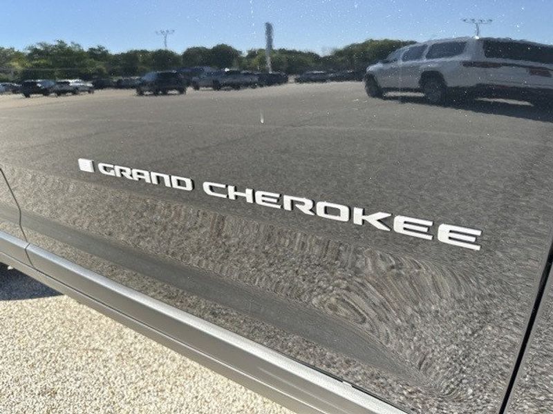 2024 Jeep Grand Cherokee Laredo X 4x2Image 46