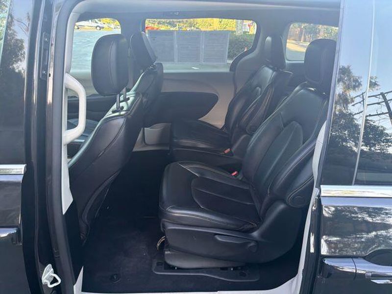Used 2023 Chrysler Pacifica Hybrid Touring LImage 19