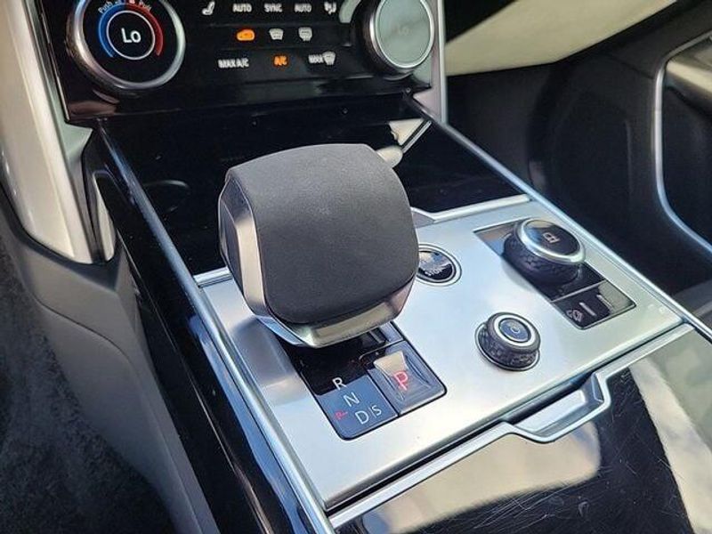 2023 Land Rover Range Rover SE photo 27