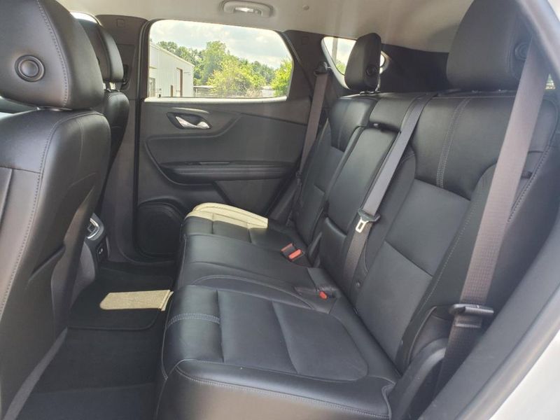 2020 Chevrolet Blazer LT in a Summit White exterior color and Jet Blackinterior. Johnson Dodge 601-693-6343 pixelmotiondemo.com 