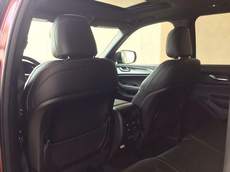 New 2025 Jeep Grand Cherokee Altitude X 4x2Image 16