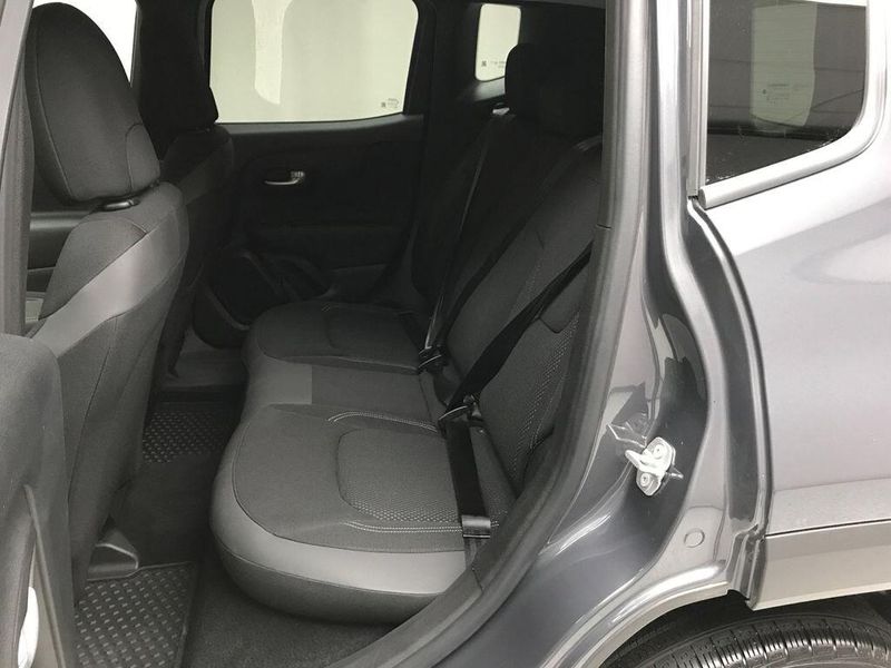 Used 2023 Jeep Renegade LatitudeImage 13