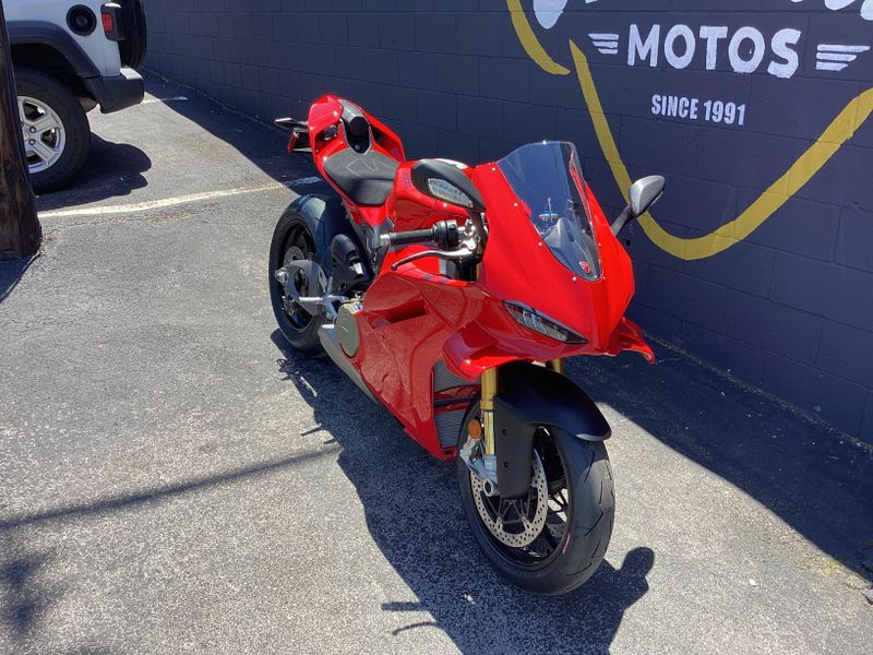 New 2026 Ducati PANIGALE V4 S 