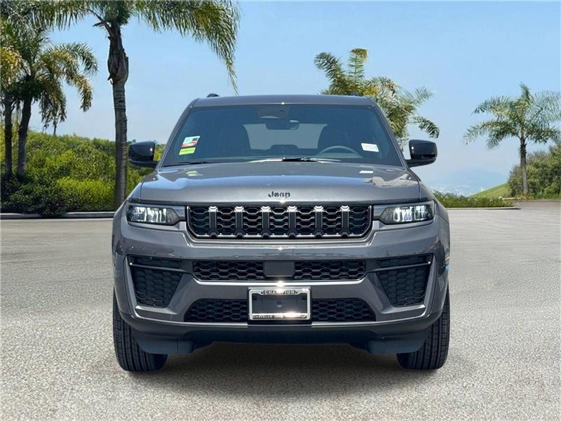 New 2026 Jeep Grand Cherokee Laredo Altitude 4x2