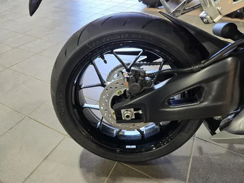2025 Honda CBR600RR ABS DEEP PEARL GRAY Image 17