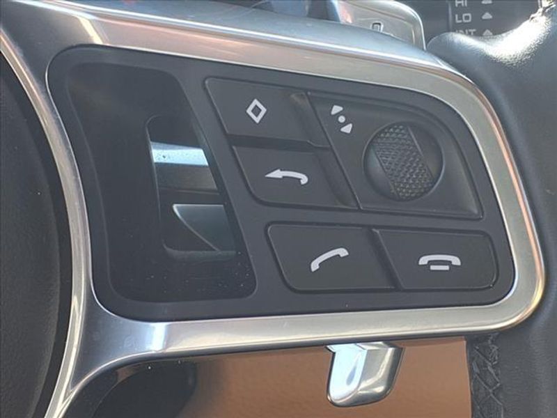 2017 Porsche Panamera BaseImage 24