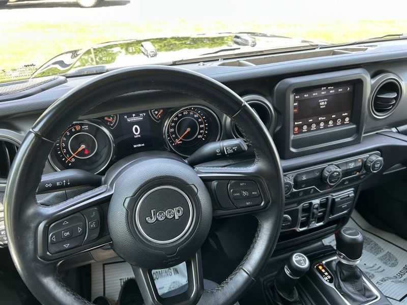 2022 Jeep Gladiator Willys photo 16
