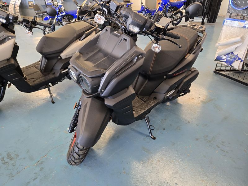 2025 Yamaha ZUMA 125 MATTE BLACK Image 3