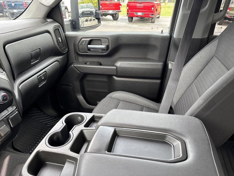 Used 2024 Chevrolet Silverado 2500HD CustomImage 28