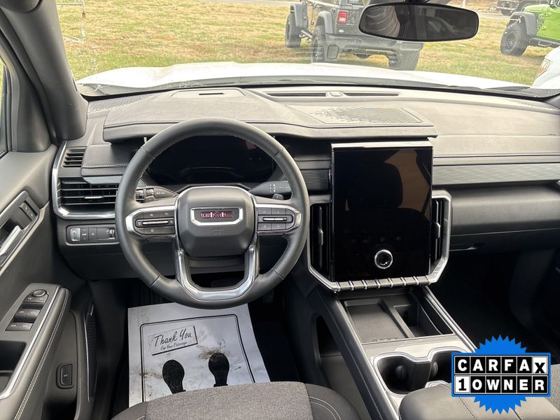 Used 2025 GMC Acadia FWD ElevationImage 20