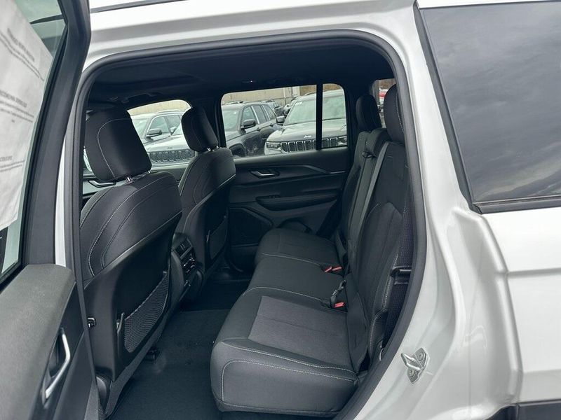 2025 Jeep Grand Cherokee Laredo X 4x4Image 13