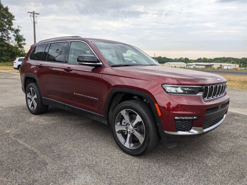 2023 Jeep Grand Cherokee L Limited 4x2Image 2