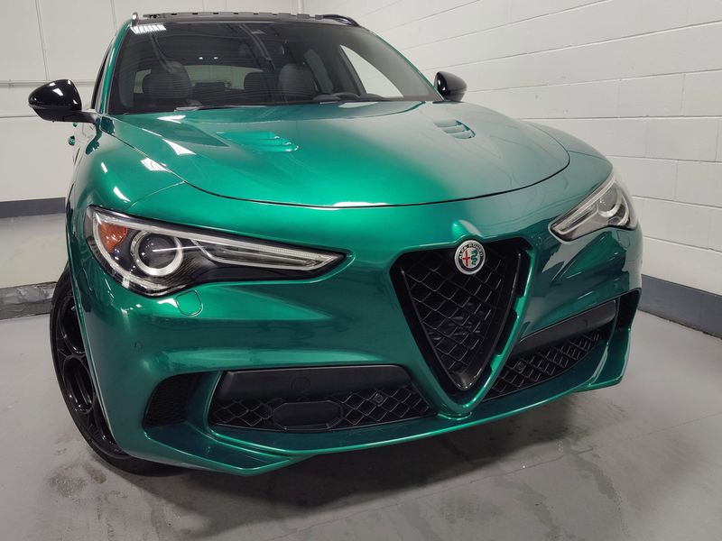 2023 Alfa Romeo Stelvio Quadrifoglio AWD w/Sunroof/ActivImage 2