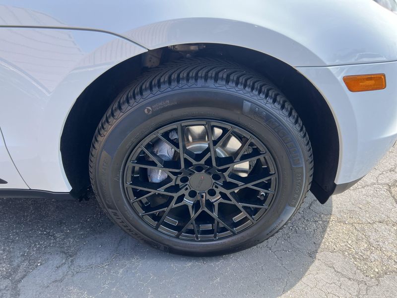 Used 2017 Porsche Macan BaseImage 29
