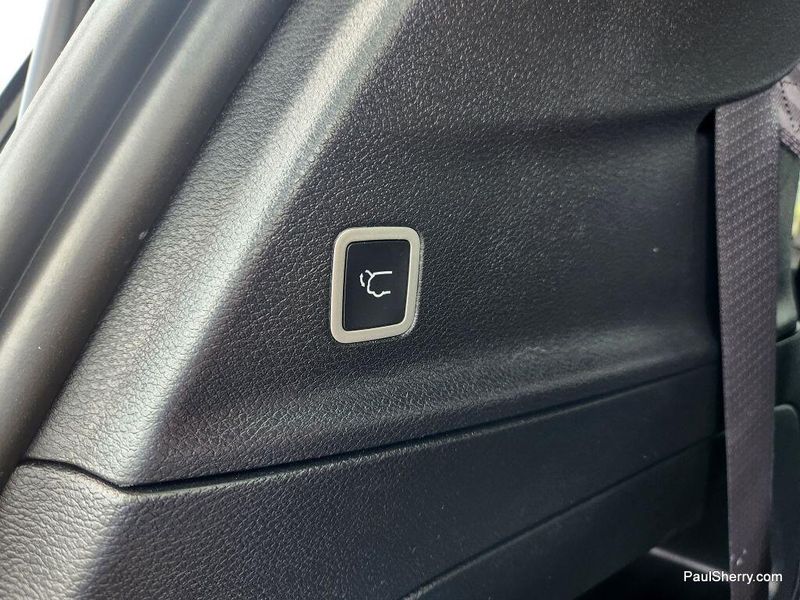 New 2025 Chrysler Voyager LXImage 24