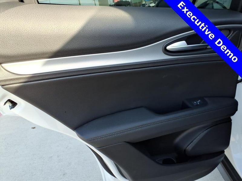 New 2025 Alfa Romeo Stelvio AWDImage 11