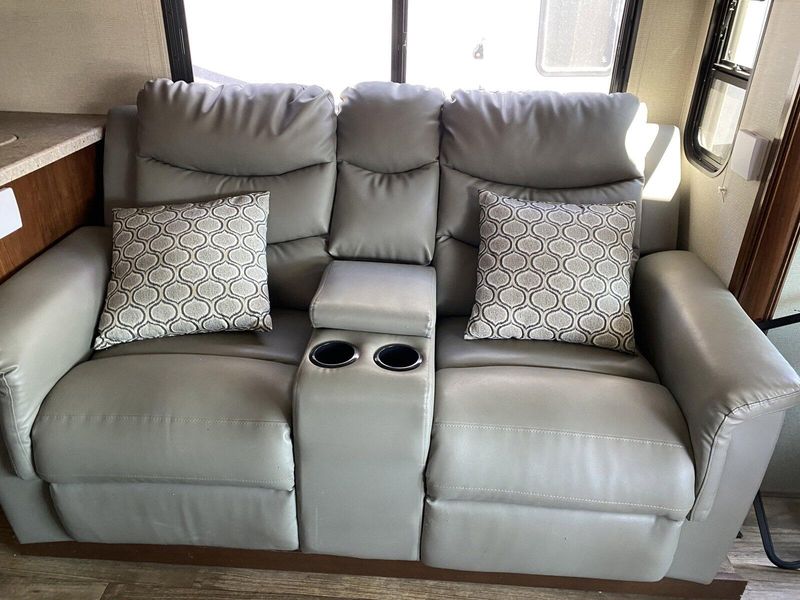 Used 2018 FOREST RIVER FR3 29DS Image 18