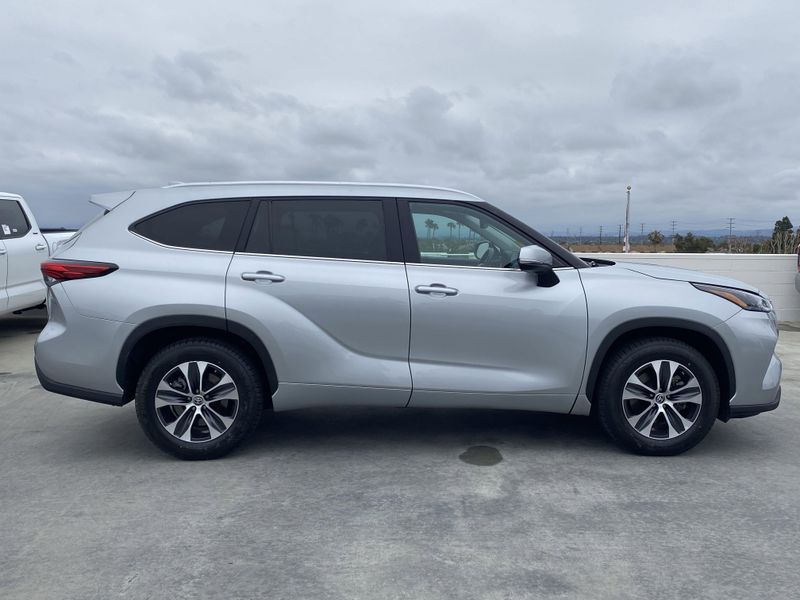 2022 Toyota Highlander XLEImage 3