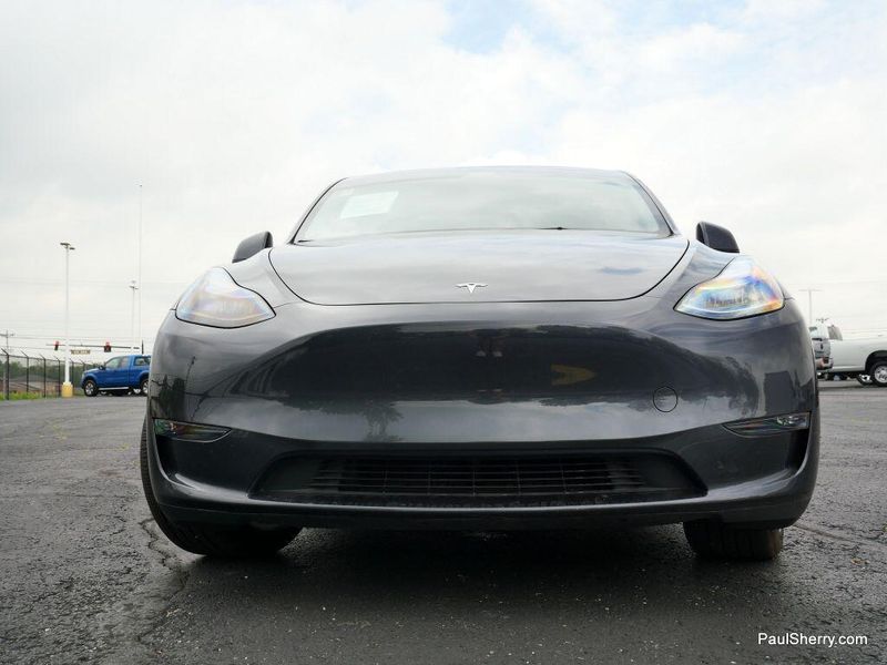 2024 Tesla Model Y Long RangeImage 14