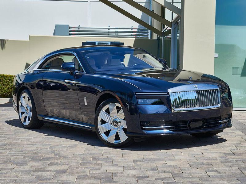 Used 2025 Rolls-Royce Spectre Image 5