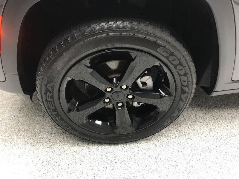 Used 2023 Jeep Grand Cherokee AltitudeImage 2