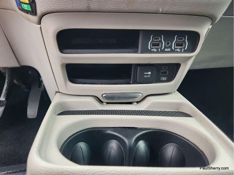 Used 2022 Chrysler Pacifica Touring L