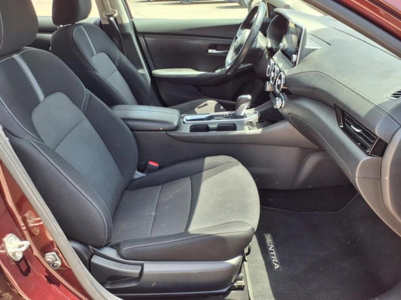 2022 Nissan Sentra SV photo 3