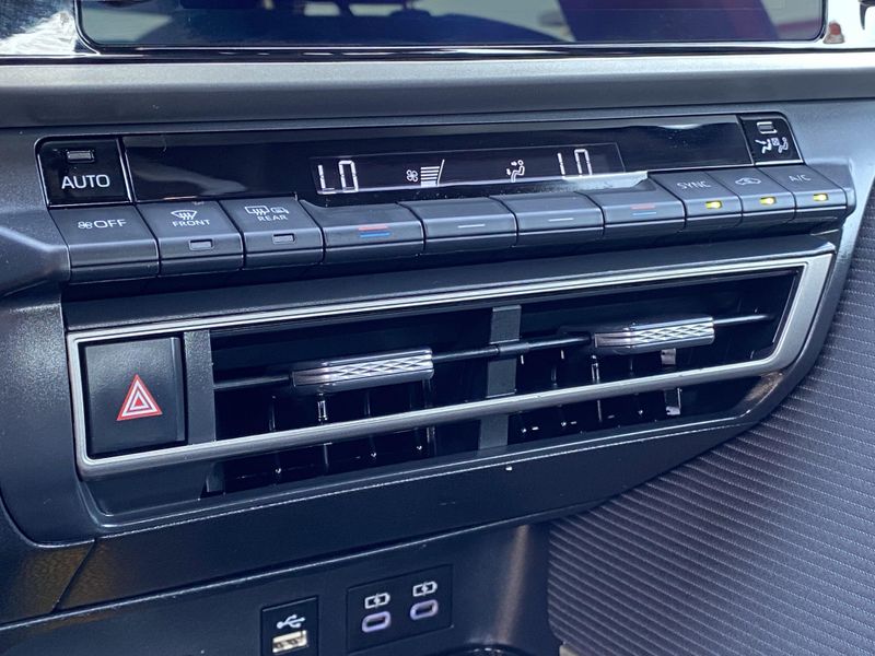 2025 Toyota Camry SEImage 22