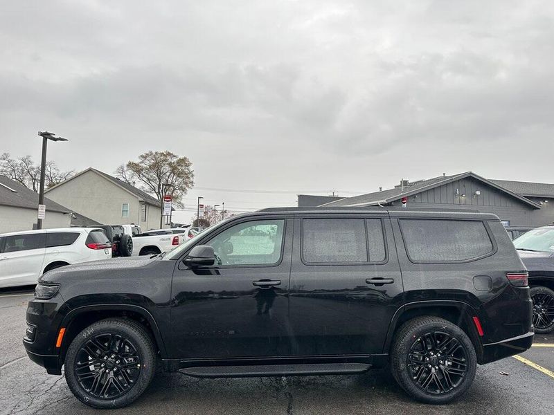 2025 Jeep Wagoneer Carbide photo 3