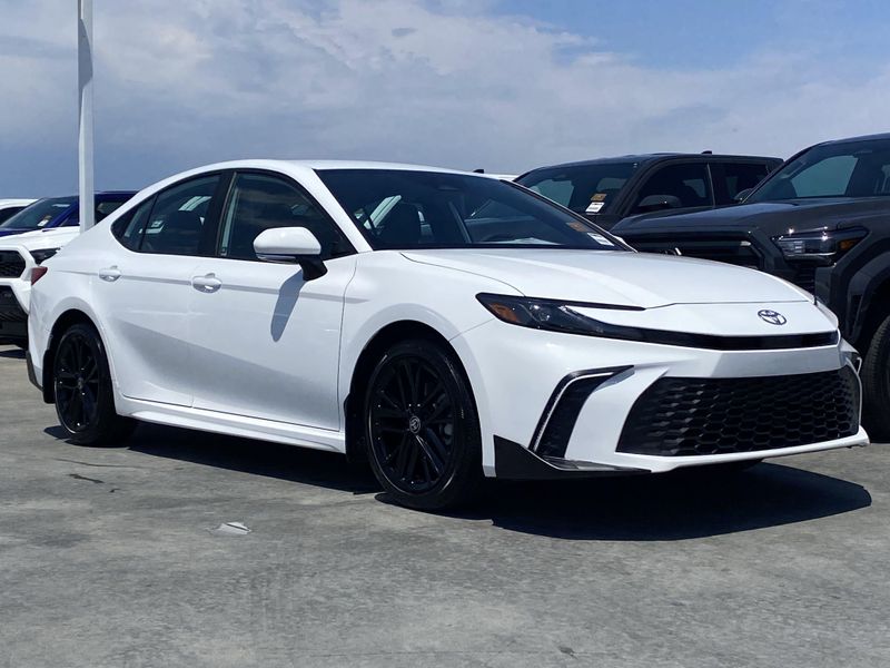 New 2025 Toyota Camry SEImage 2