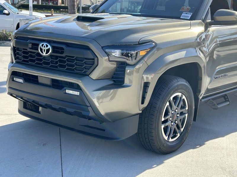New 2024 Toyota Tacoma TRD SportImage 7