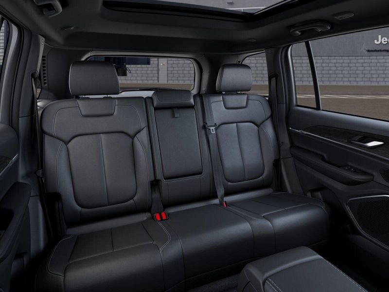 New 2026 Jeep Grand Cherokee Limited 4x4Image 15