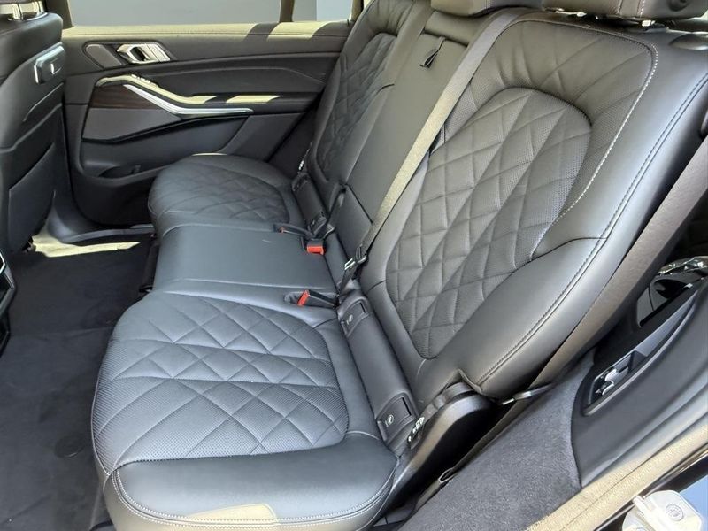 2025 BMW X7 xDrive40iImage 29