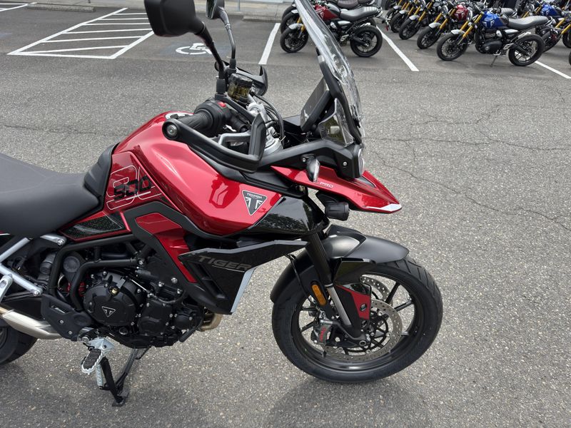 2025 Triumph Tiger 900 GT Pro - CARNIVAL RED - SAPPHIRE BLACK 