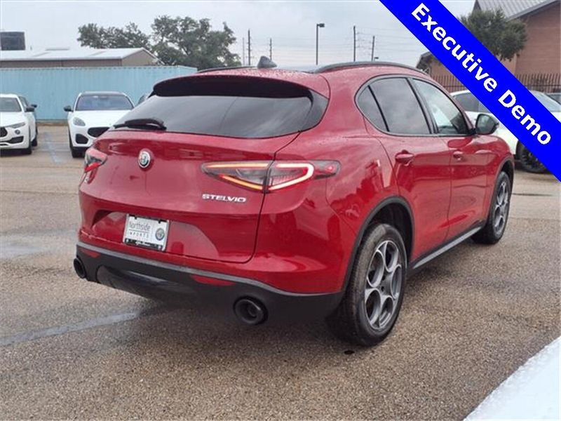 2025 Alfa Romeo Stelvio Image 8