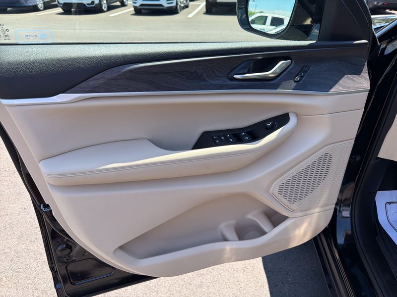 Used 2025 Jeep Grand Cherokee LimitedImage 35