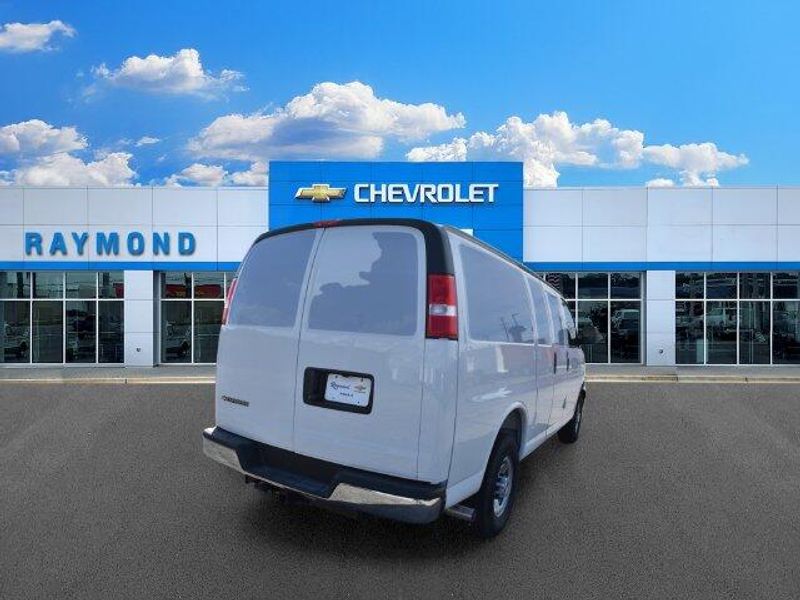 New 2026 Chevrolet Express 2500 Work VanImage 4