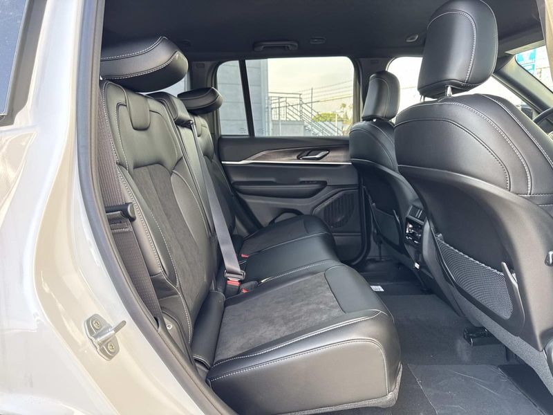 New 2026 Jeep Grand Cherokee Laredo Altitude 4x4