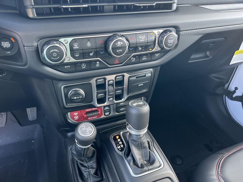 New 2025 Jeep Wrangler 4-door Rubicon XImage 21