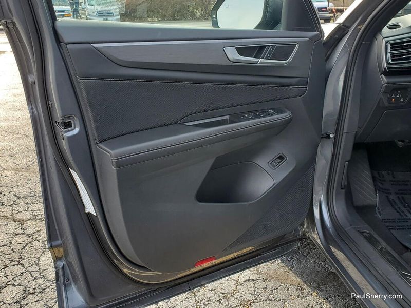 Used 2025 Volkswagen Atlas Cross Sport 2.0T SE w/Technology